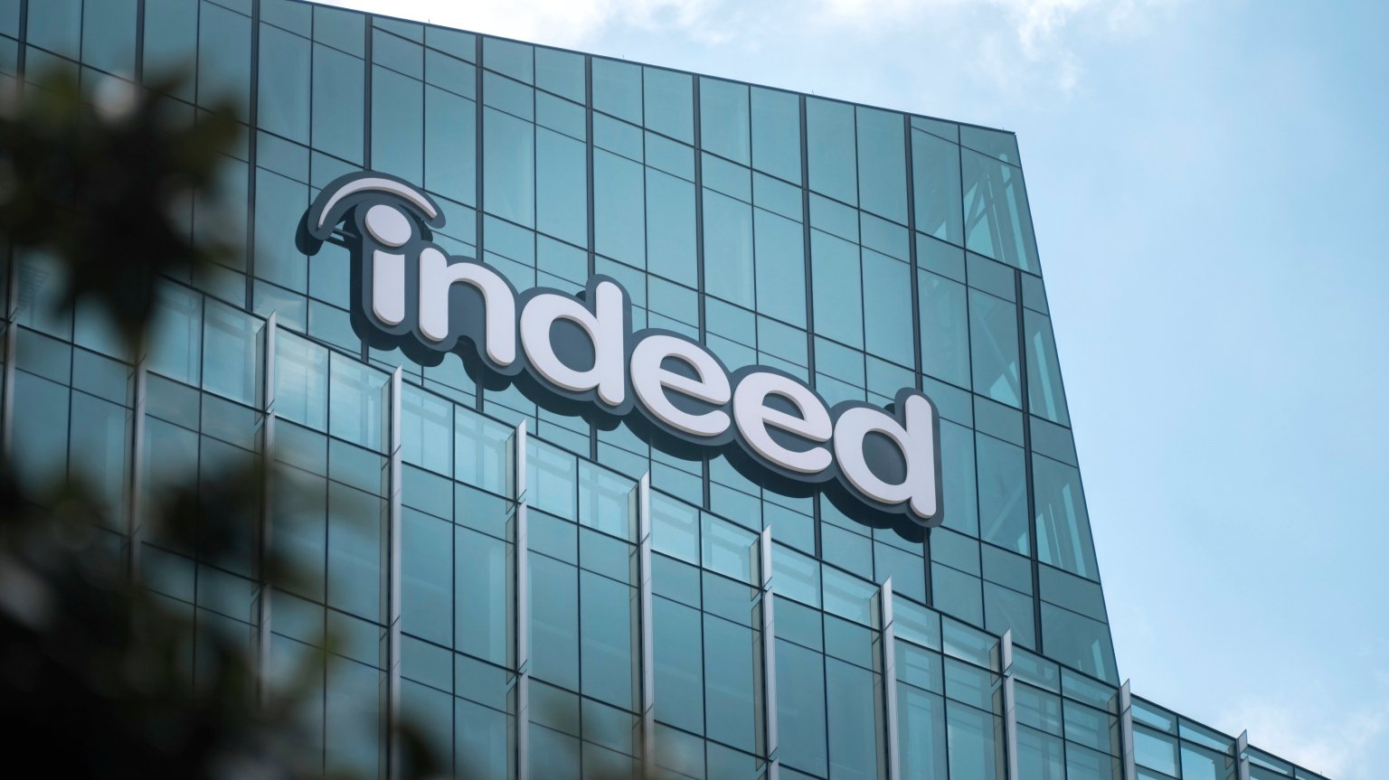  Indeed Inc. last month announced plans to cut about 1,000 employees, or roughly 8% of its workforce, the job-search website's second culling in two years as it seeks to simplify its business in a cooling labor market.