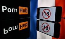  screens displaying an under-18 logo, the logo of the pornographic site Pornhub and a French flag