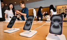 Apple Store iPhones