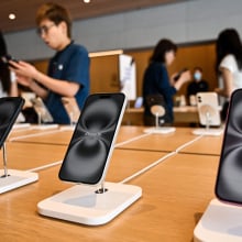 Apple Store iPhones