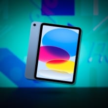 Apple iPad on Mashable background