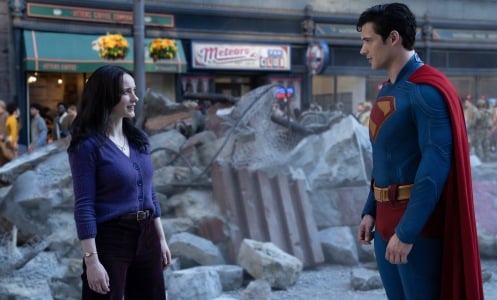 RACHEL BROSNAHAN as Lois Lane and DAVID CORENSWET as Superman in Warner Bros. Pictures’ “SUPERMAN,” a Warner Bros. Pictures release.