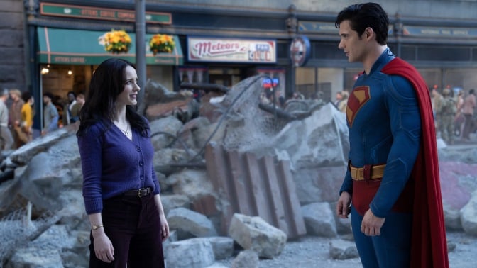 RACHEL BROSNAHAN as Lois Lane and DAVID CORENSWET as Superman in Warner Bros. Pictures’ “SUPERMAN,” a Warner Bros. Pictures release.